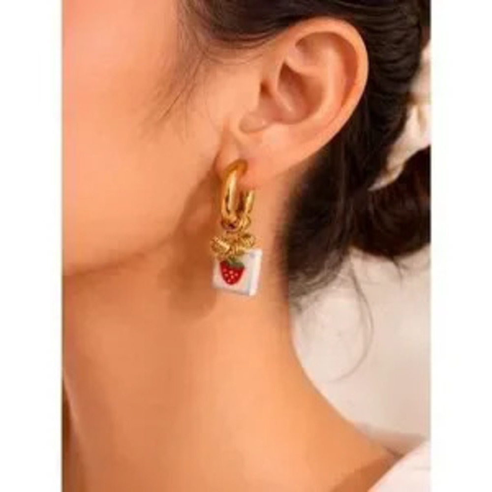Strawberry hoop?earrings N2034